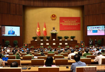 Vietnam shifts from developing marine economy to building strong sea-based nation